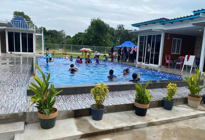 Hotelli Meraga Cinta Kijal