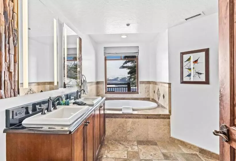 Ski In & Out At Canyons, Pet Friendly, Cozy Fireplace, Sleeps 10