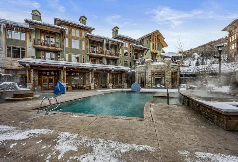 Ski In & Out At Canyons, Pet Friendly, Cozy Fireplace, Sleeps 10
