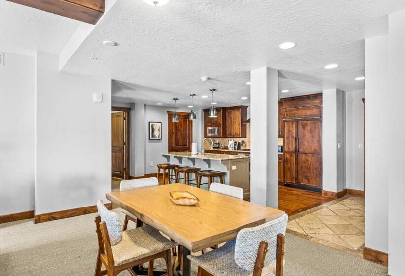 Ski In & Out At Canyons, Pet Friendly, Cozy Fireplace, Sleeps 10