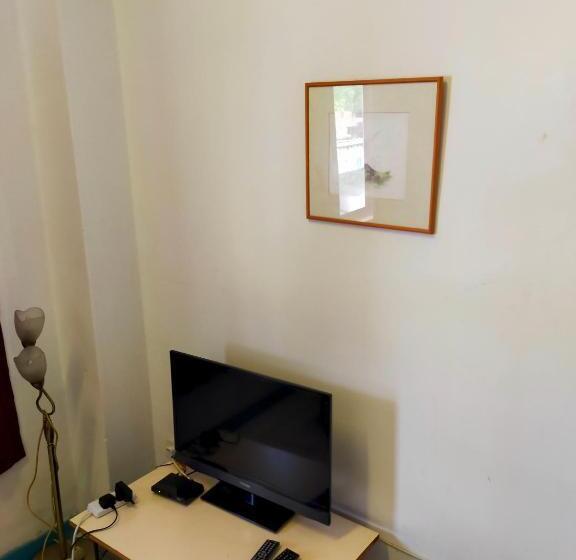 Pensão R2l5y Room 2