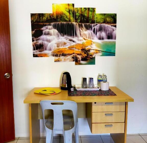 Pensão R2l5y Room 2