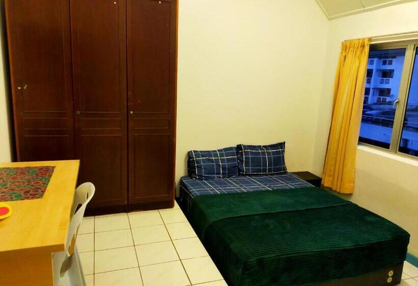 Pensão R2l5y Room 2