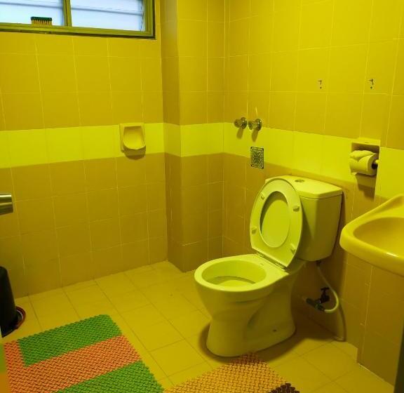 Pensão R2l5y Room 2