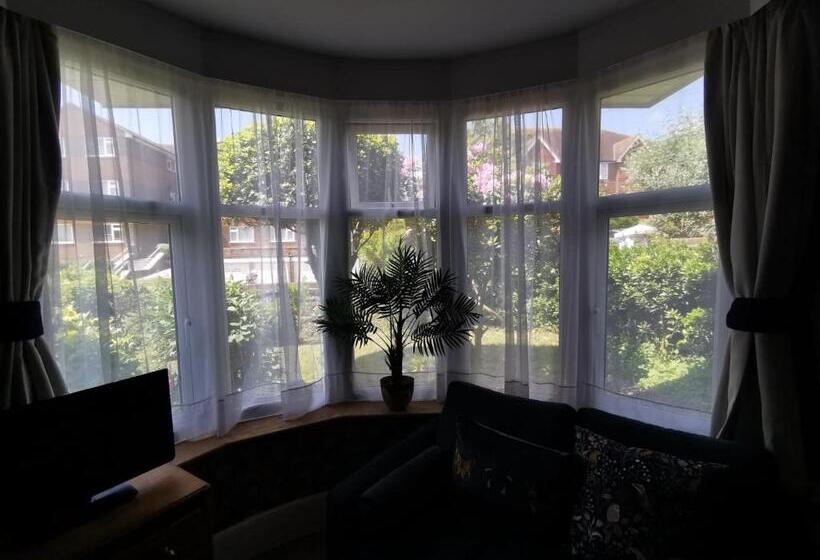 פנסיון William Morris, Spacious Ground Floor Lux Double Bedroom