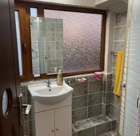 Retkeilymaja Po Lari Amp