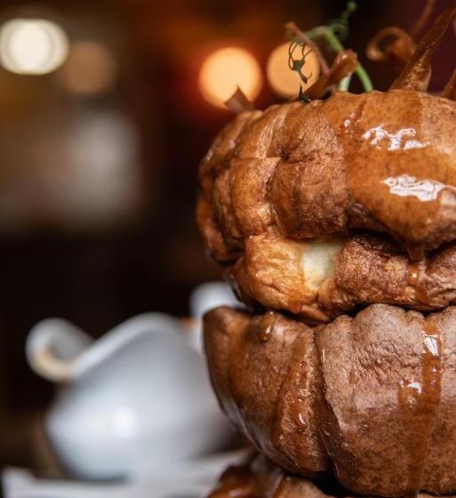 הוסטל The Plough Inn