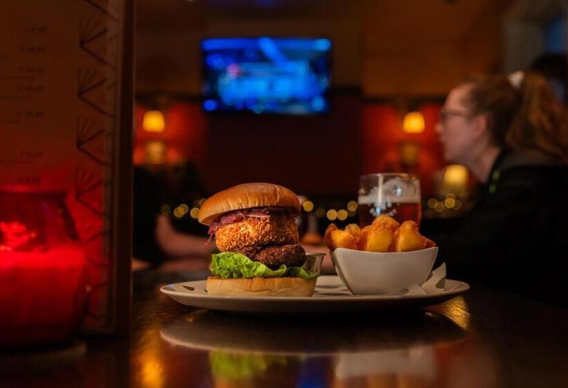 הוסטל The Plough Inn