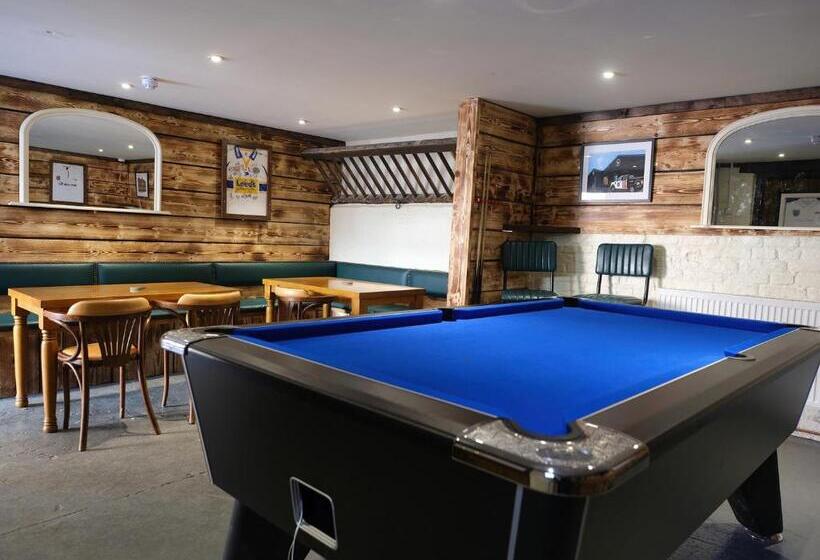 הוסטל The Plough Inn