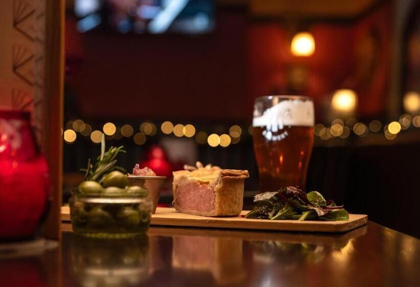 הוסטל The Plough Inn