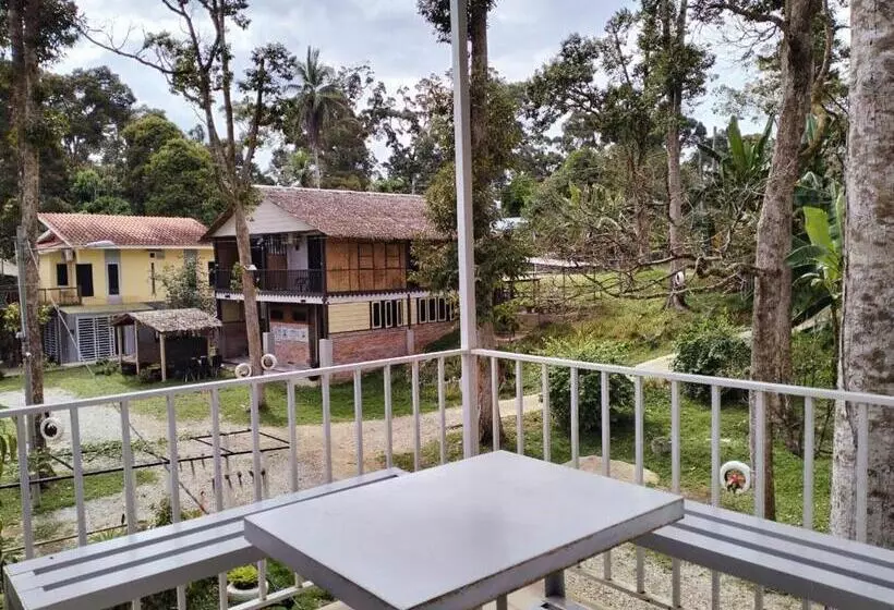 Hotelli Cabin Sarawak D  Rumah Bonda River View