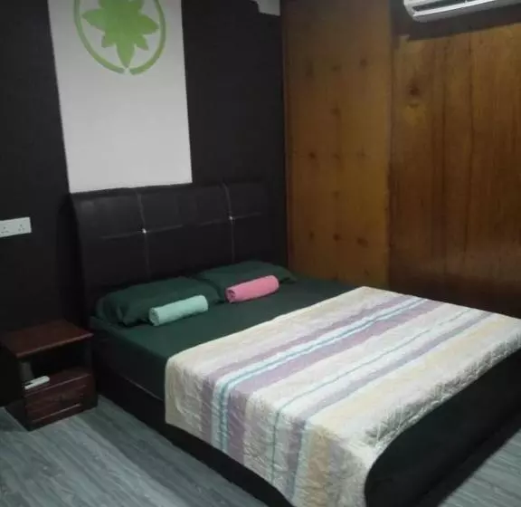 Hotelli Cempaka Chalets Tioman