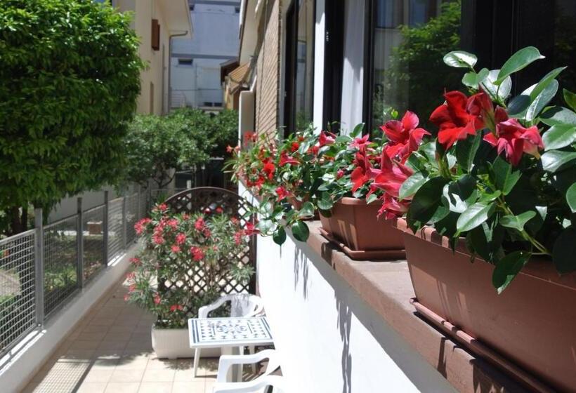 هتل Pensione Tosca B&b Cattolica