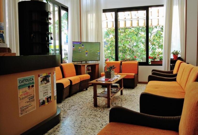 هتل Pensione Tosca B&b Cattolica