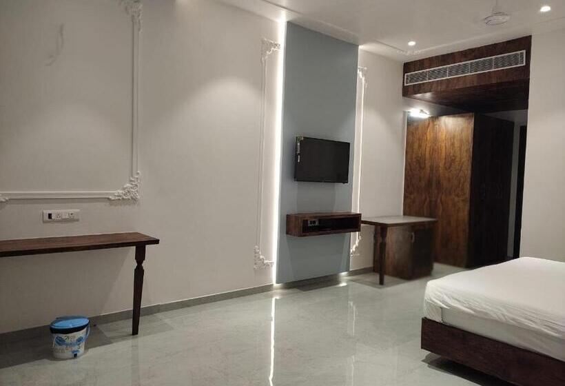 ホテル Prithvi Palace