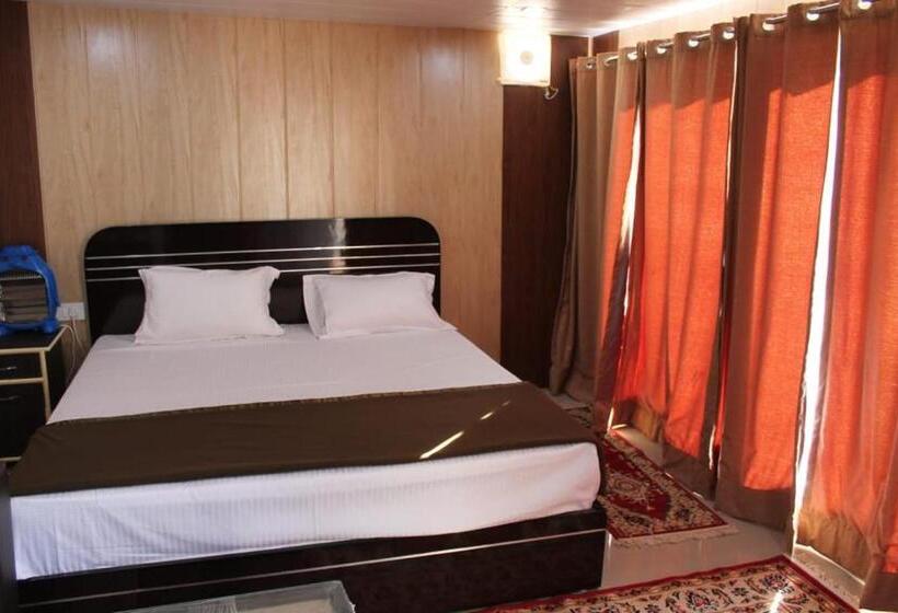 בית מלון כפרי Rmbs Resort Pvt Ltd