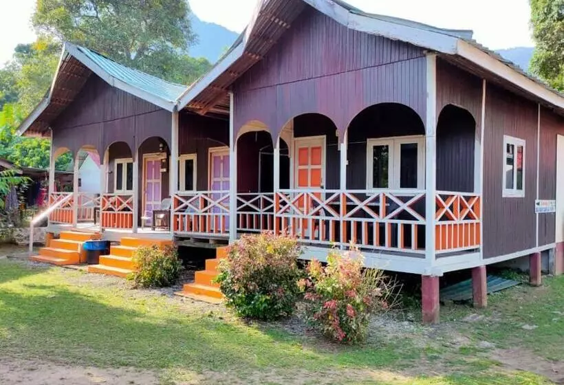 استراحتگاه Mukut Coral Chalet