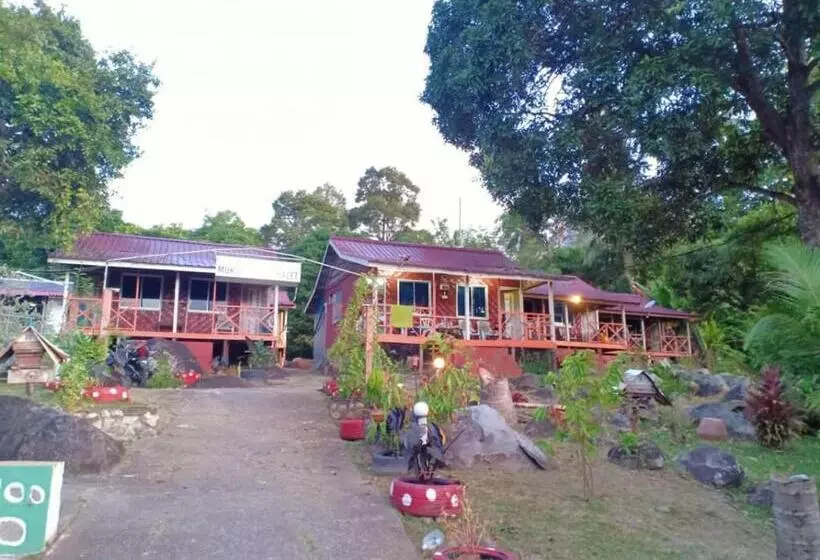 استراحتگاه Mukut Coral Chalet