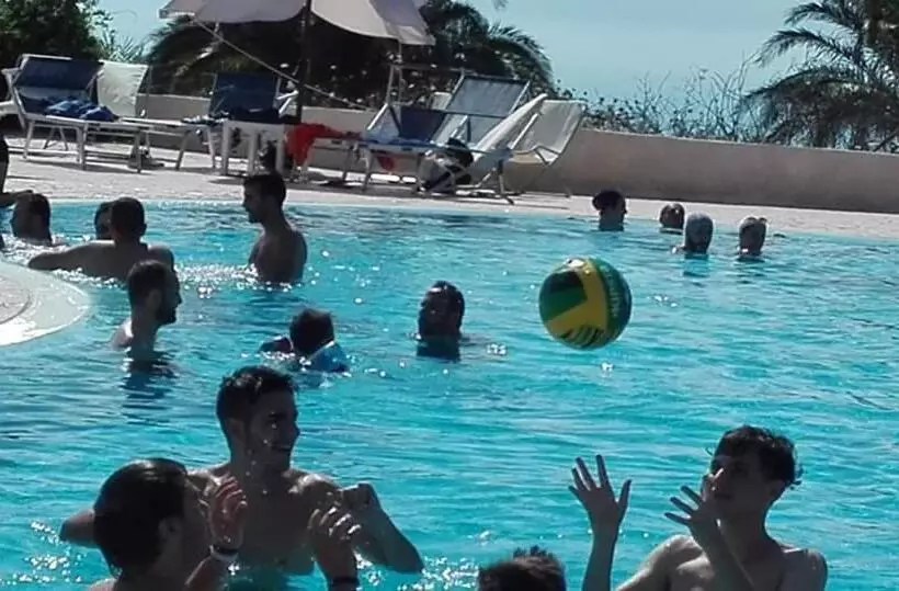 ホテル Agriturismo Falconiera