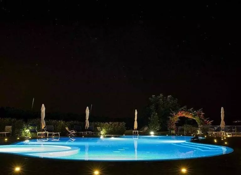 ホテル Agriturismo Falconiera