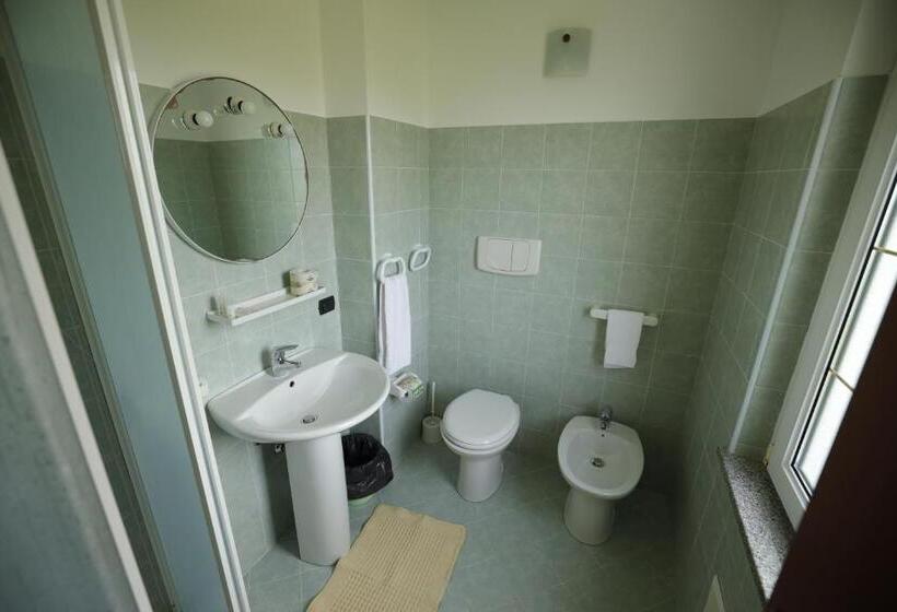 ホテル Agriturismo Falconiera