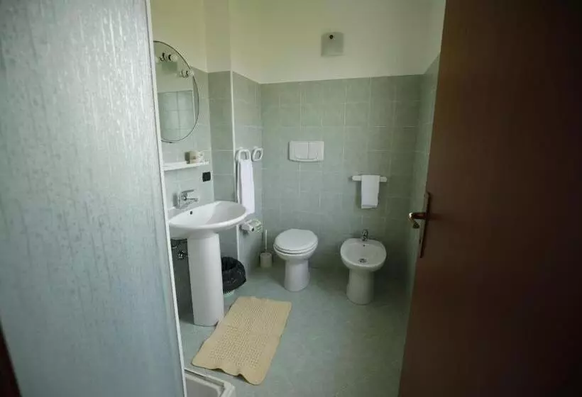 ホテル Agriturismo Falconiera