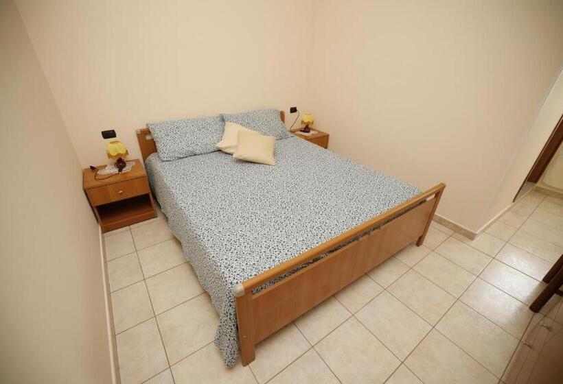 ホテル Agriturismo Falconiera