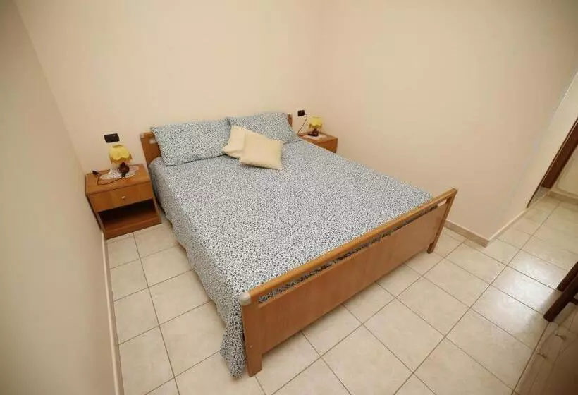 ホテル Agriturismo Falconiera