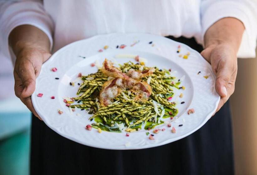 ホテル Agriturismo Falconiera