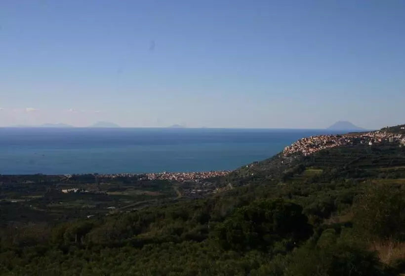 ホテル Agriturismo Falconiera