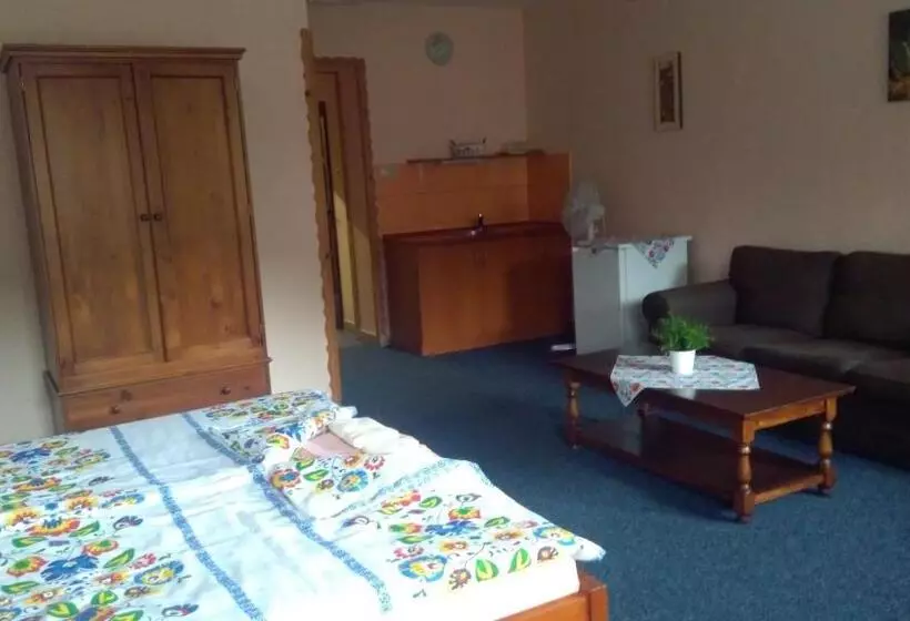 Hotelli Koloniál Skalité