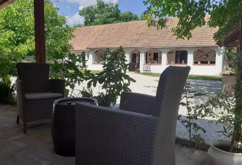 ホテル Letűnt Idők Vendégház