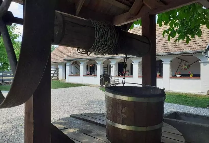 ホテル Letűnt Idők Vendégház