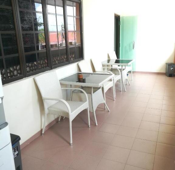 بنسيون Aban Transit House