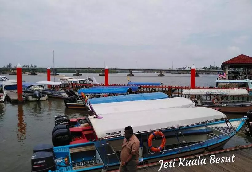 Majatalo Desa Besut Inn