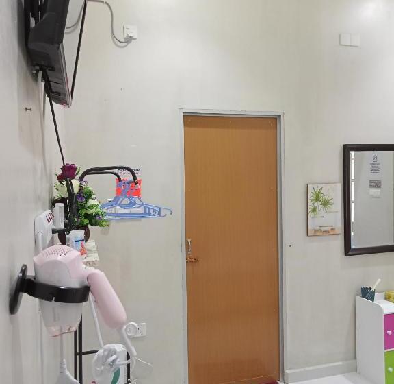 بنسيون Desa Besut Inn