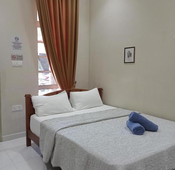 بنسيون Desa Besut Inn