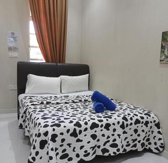 بنسيون Desa Besut Inn