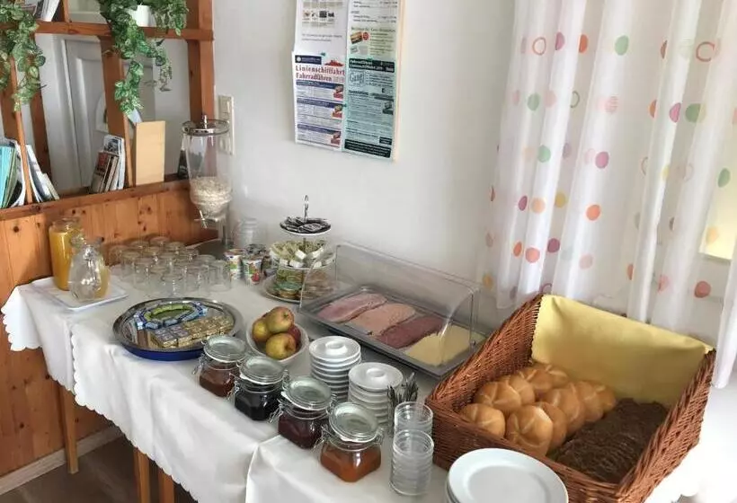 ペンション Gästehaus & Weingut Klein