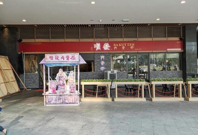 R&f Princess Cove Ciq Premium Sea View Suites By Neo