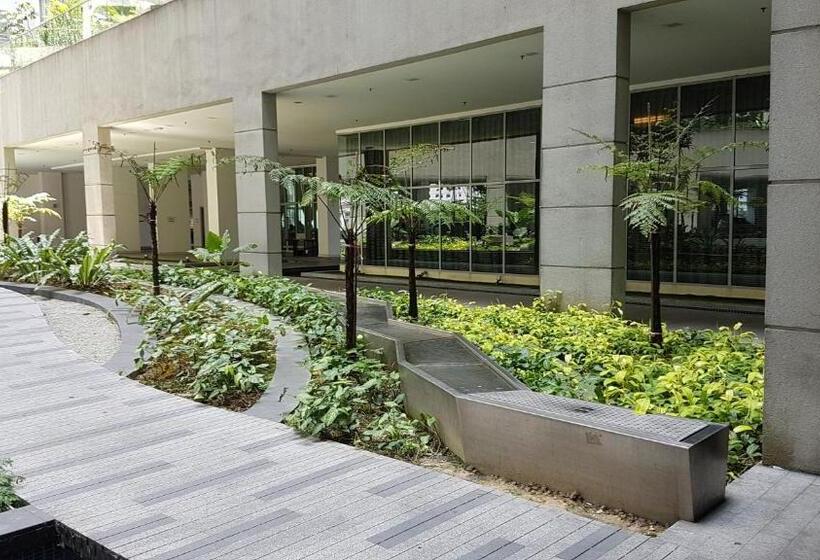 Skybed Over The Sky Hostel @regalia Suites & Residences Kl