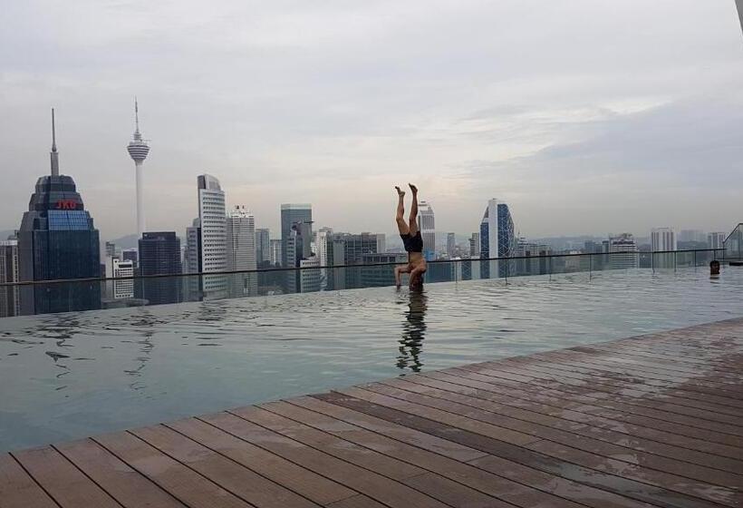 Skybed Over The Sky Hostel @regalia Suites & Residences Kl