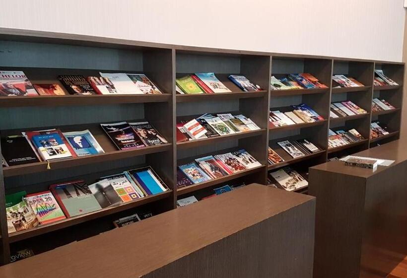 Skybed Over The Sky Hostel @regalia Suites & Residences Kl