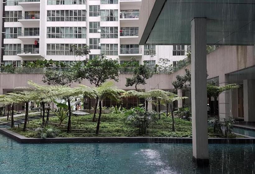 Skybed Over The Sky Hostel @regalia Suites & Residences Kl