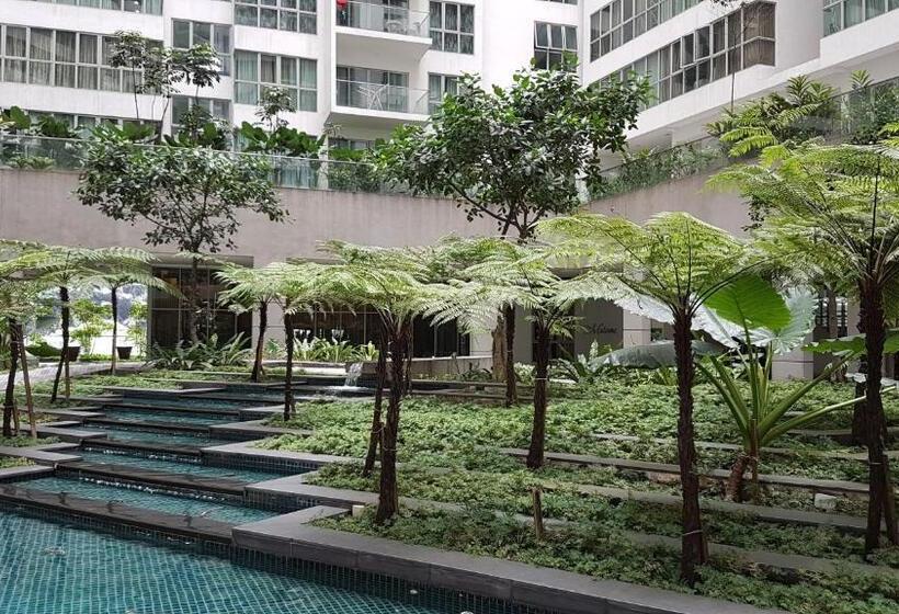 Skybed Over The Sky Hostel @regalia Suites & Residences Kl