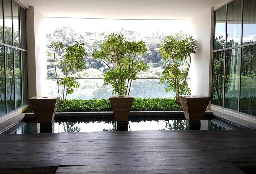 Skybed Over The Sky Hostel @regalia Suites & Residences Kl