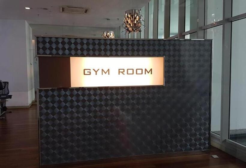 Skybed Over The Sky Hostel @regalia Suites & Residences Kl