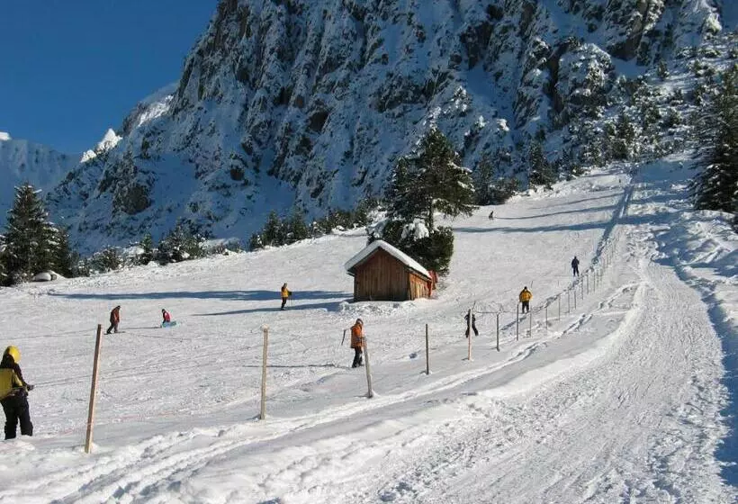 Retkeilymaja Gasthaus Alpenrose