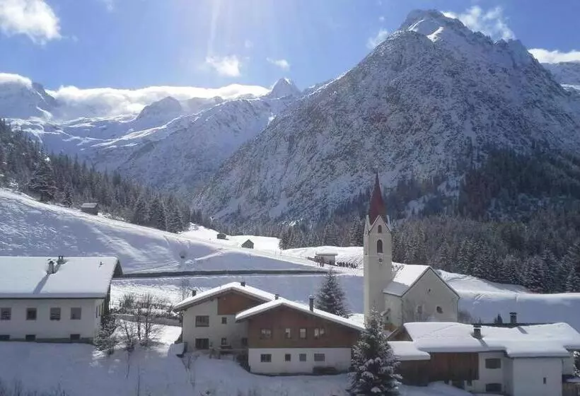 Retkeilymaja Gasthaus Alpenrose