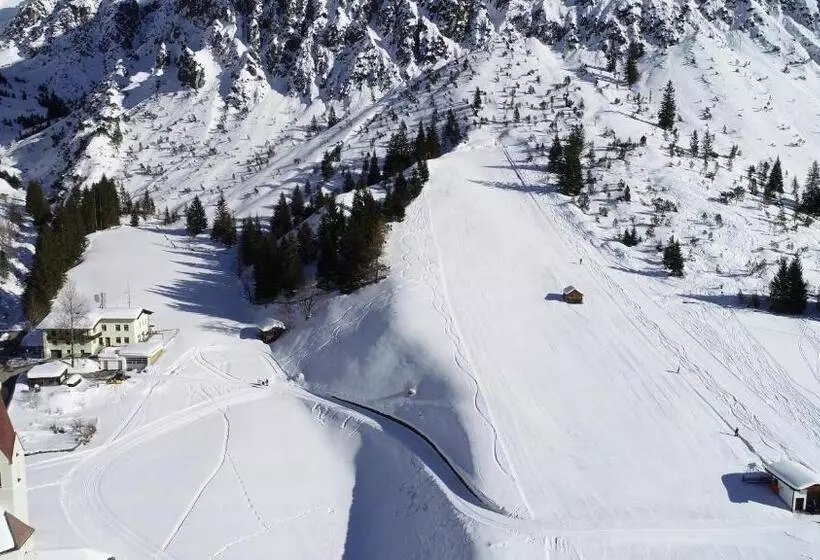 Retkeilymaja Gasthaus Alpenrose